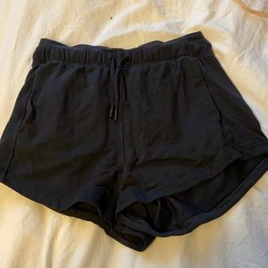 Lululemon shorts size 6